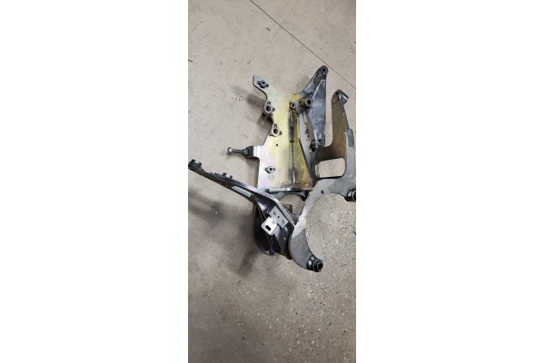 Compressor bracket Bracket Oliva Torras Renault Master 2 3L FWD Used Packaging status no packaging