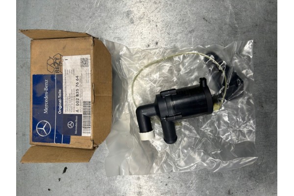 Circulation pump A0028357664 WEBASTO MERCEDES ACTROS MP4