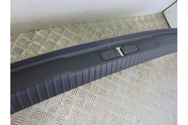 9820801377 GUARNECIDO PORTON TRASERO DS 3 CROSSBACK