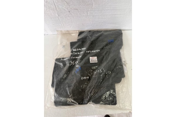 Rug set MITSUBISHI OUTLANDER III MZ314773