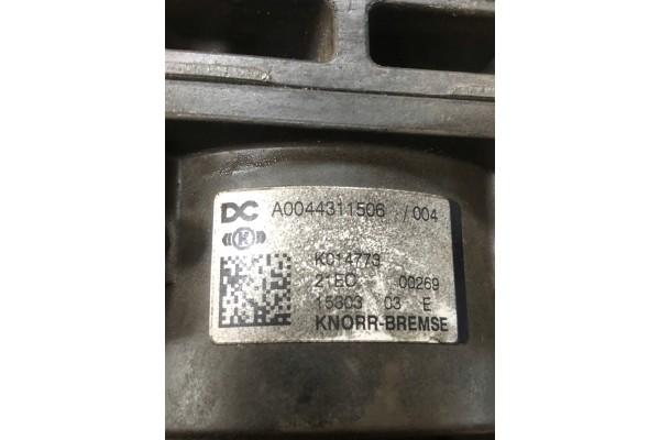 Válvula principal de freno Mercedes-Benz OE A0044311506