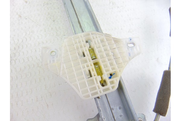 82460-C7000 ELEVALUNAS DELANTERO DERECHO HYUNDAI I20 (GB) Classic 2015 82460-C7000 199218 HYUNDAI - 4