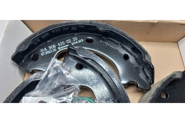 A9064200420 ORIGINAL BRAKE SHOES REAR MERCEDES SPRINTER 907 W464 Part manufacturer Mercedes Benz OE