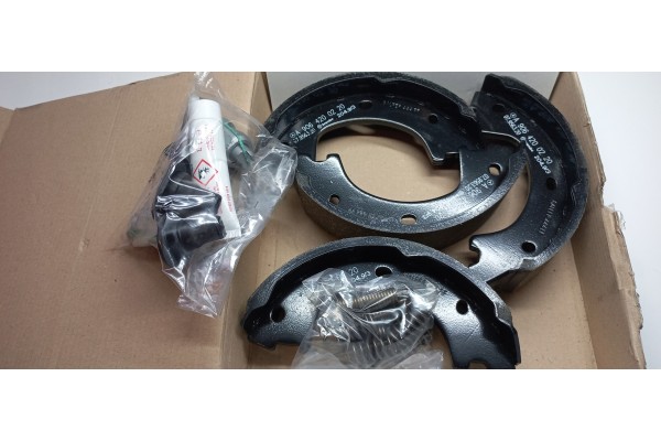 A9064200420 ORIGINAL BRAKE SHOES REAR MERCEDES SPRINTER 907 W464 Packaging status original