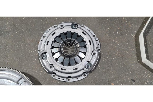 Kit de embrague original Nissan para coches de pasajeros europeos