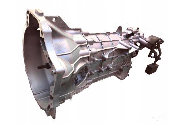 Case housing IVECO DAILY 3 0 HPI 2840 6 Catalog number of the part Obudowa Skrzynia biegow 2835 6 2830 5 2840 6