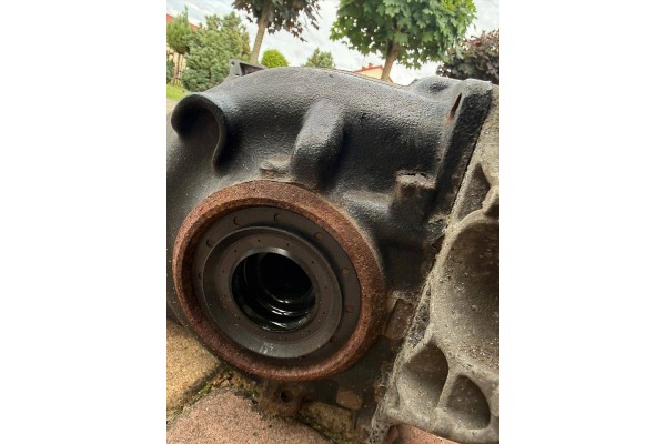 Rear differential BMW 3 F30 F35 F31 7605589 Part manufacturer BMW OE