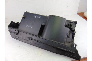 1M1857104 GUANTERA SEAT LEON (1M1) Signo 2003 1M1857104 200713 SEAT - 6