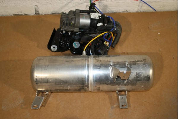 BMW 7 G70 6895101 33567284 2023 SUSPENSION COMPRESSOR