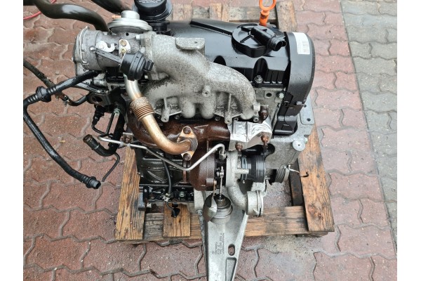 VW T5 1 9 TDI 105 HP complete engine with AXB 174 000 HP accessories Packaging status replacement