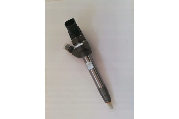 New BMW 2 0 D 0445110743 8514148 injector