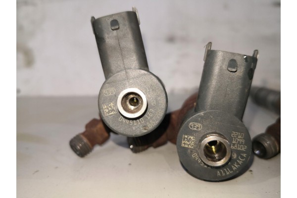 Inyector Bosch 0 445 110 183 para motor diésel