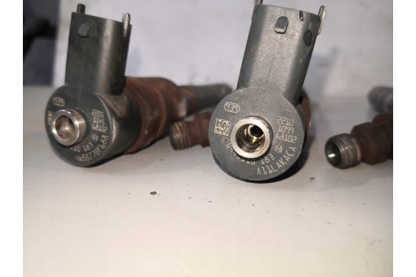 Inyector Bosch 0 445 110 183 para motor diésel