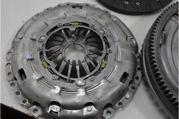 CLUTCH SET MAZDA 3 5 6 2 0 DI 02 10 D 600028900 LUK Product weight 18 kg