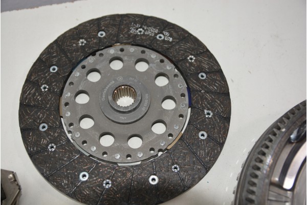 CLUTCH SET MAZDA 3 5 6 2 0 DI 02 10 D 600028900 LUK Catalog number of substitutes ASHIKA 98 03 300 ASHIKA 98 03 302 JAPANPARTS K