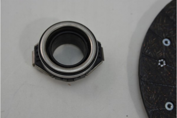 CLUTCH SET MAZDA 3 5 6 2 0 DI 02 10 D 600028900 LUK Catalog number of the original MAZDA FE6216510 MAZDA FE62 16 510 MAZDA FE62 