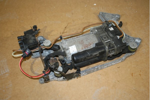 SUSPENSION COMPRESSOR PORSCHE PANAMERA 971 971616006B 33567293 2 9L 243kw Part manufacturer Porsche OE
