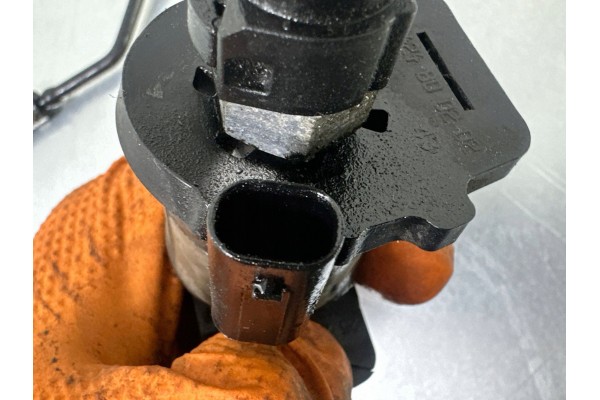 Bomba de Combustible Calefactor Auxiliar AUDI A8 D2 (4D2, 4D8) 8K09633
