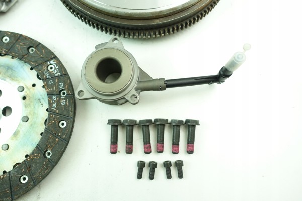 Valeo 837361 Clutch flywheel set VAG 1 8 2 0 TFSI Additional elements wheel bearing assembly kit