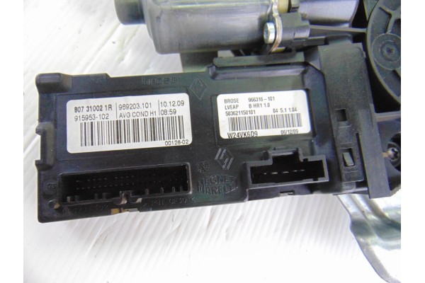 807310021R ELEVALUNAS DELANTERO IZQUIERDO RENAULT SCENIC III (JZ) Dynamique 2010 807310021R 206167 RENAULT - 3