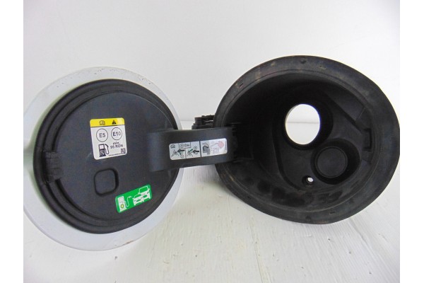 L1TBS27936BA TAPA EXTERIOR COMBUSTIBLE FORD PUMA