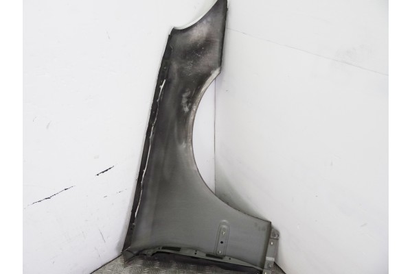 PLATA ALETA DELANTERA IZQUIERDA MERCEDES-BENZ CLASE C (BM 203) BERLINA