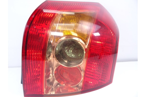 PILOTO TRASERO DERECHO TOYOTA COROLLA (E12)
