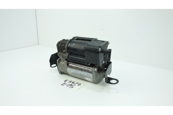 MERCEDES W205 W213 W253 SUSPENSION COMPRESSOR A2133202804 Catalog number of the part MERCEDES W205 W213 W253 KOMPRESOR ZAWIESZEN
