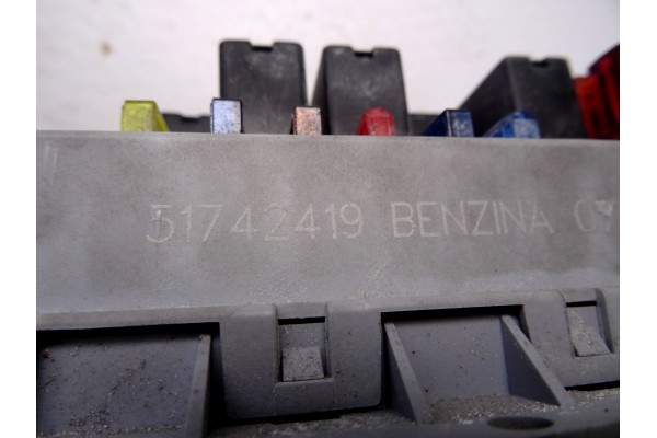 51742419 CAJA RELES / FUSIBLES ALFA ROMEO GT (125)