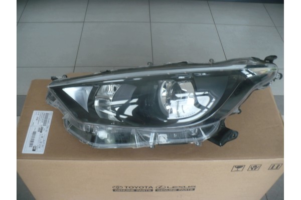 Headlight left Toyota Yaris IV 2020 ORIGINAL 81170 K0061 Packaging status original