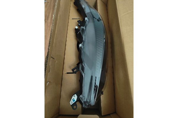 Headlight left Toyota Yaris IV 2020 ORIGINAL 81170 K0061 Car type passenger cars
