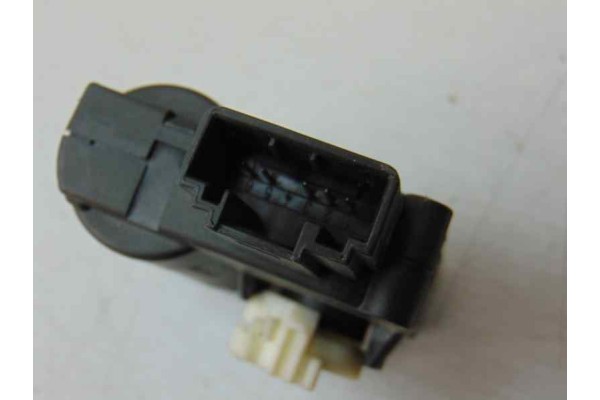 Motor apertura trampillas climatizador, Audi A6 Berlina (4F2) 2.7 Tdi, 4F0820511A