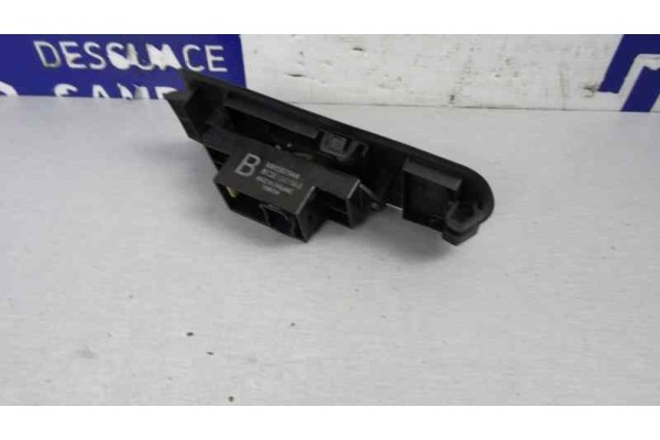 Mando elevalunas delantero derecho, Mitsubishi Colt CZ3 Berl. 3 (Z30) 1.5 DI-D Instyle 2007, MR587944