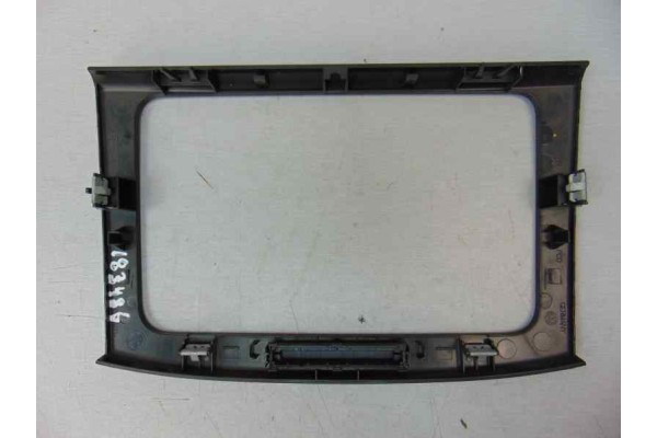 Moldura, Volkswagen Passat Berlina (3C2) Advance, 3C0858069