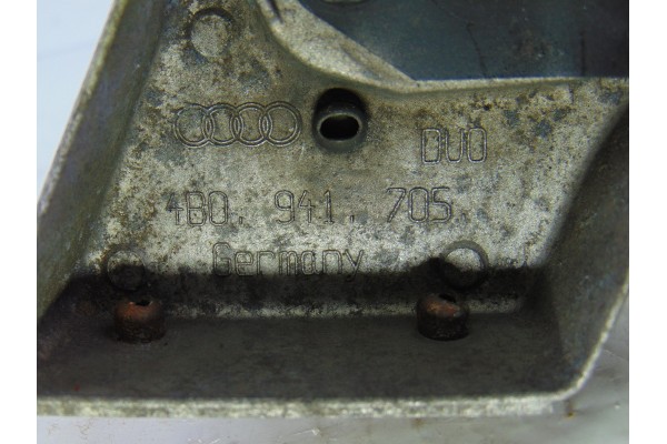 Faro antiniebla izquierdo, Audi A6 Berlina (4B2) 2.8 Quattro 2000, 4B0941705