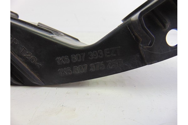 Molduras traseras, Volkswagen Golf V (1K1)(10.2003) Highline 2005, 1K6807375