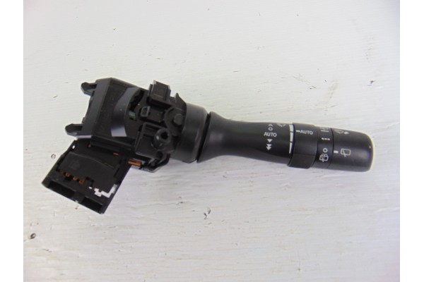 Mando limpia, Toyota Avensis Cross Sport (T27) Advance 2011