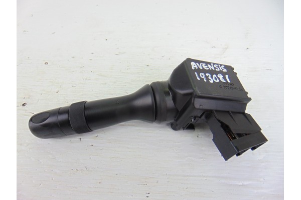 Mando limpia, Toyota Avensis Cross Sport (T27) Advance 2011