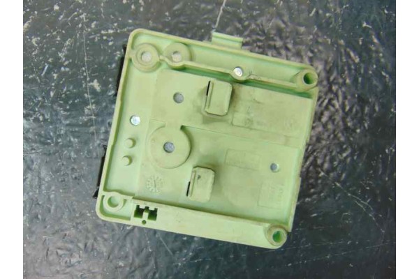 Caja reles / fusibles, Bmw Serie X3 (E83) 3.0d 2004, 8387547