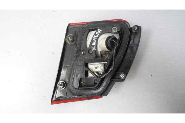 Piloto trasero izquierdo interior, Nissan Almera (N16/E) Comfort 2000