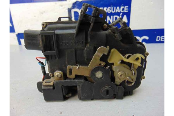 Cerradura puerta trasera derecha, Audi A6 Berlina (4B2) 2.5 Tdi 1999
