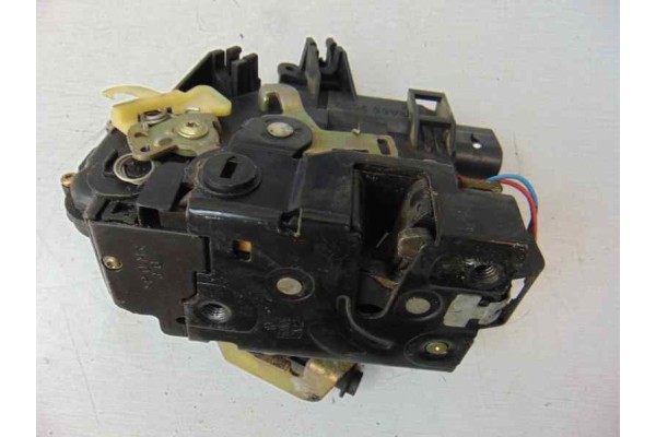 Cerradura puerta trasera izquierda, Audi A6 Berlina (4B2) 2.5 Tdi 1999