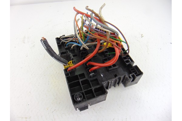 Caja reles / fusibles, Peugeot 206 Xr 2000, 9628024480