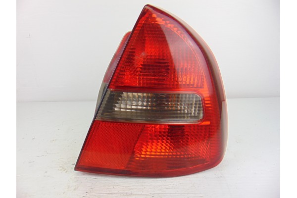 Piloto trasero derecho, Mitsubishi Carisma Berlina 5 (DA0) 1900 DI-D Comfort 2003