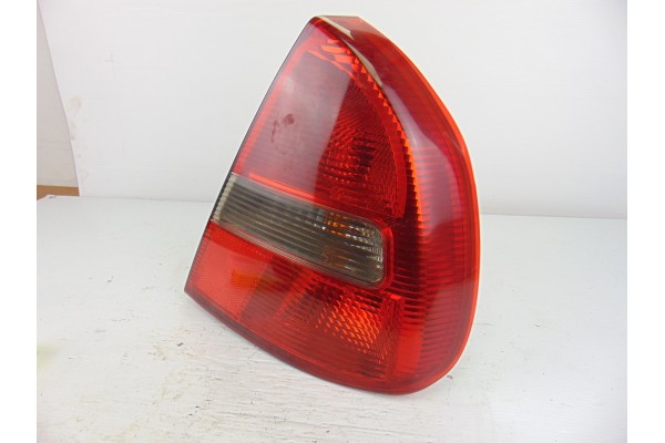 Piloto trasero derecho, Mitsubishi Carisma Berlina 5 (DA0) 1900 DI-D Comfort 2003