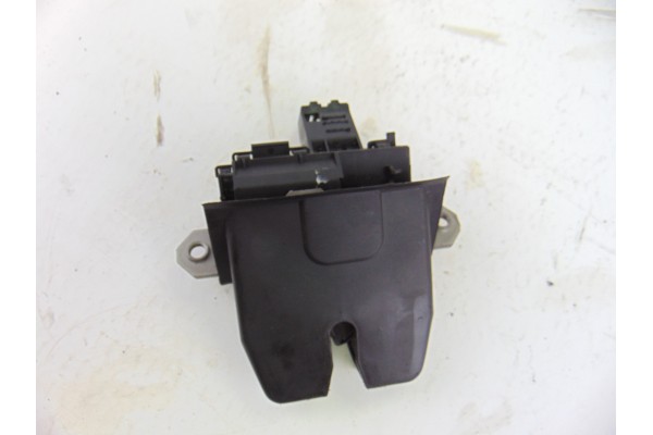Cerradura maletero / porton, Ford Focus Berlina (CB8) Trend 2011
