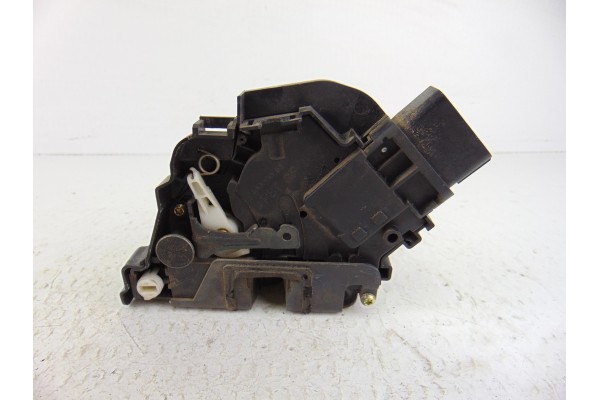 Cerradura puerta trasera izquierda, Ford Focus Berlina (Cap) Trend 2005, 4M5AR26413