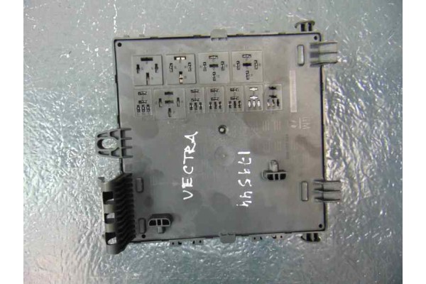 Caja reles / fusibles, Opel Vectra C Berlina Club 2003, 13125487