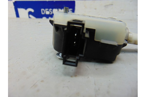 Tapa exterior combustible, Volkswagen Touran (1T2) Sport 2010, 1T0810773R