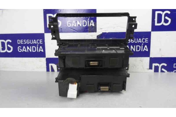 Cenicero, Kia Sorento (Bl) 2.5 CRDi Concept 2006, 84570-3E00